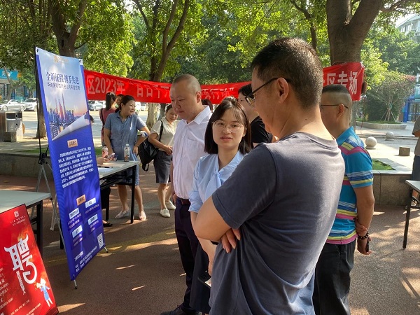 送崗直達家門口！瑞方人力支持打造就業(yè)服務(wù)小站定期舉辦招聘會 第3張