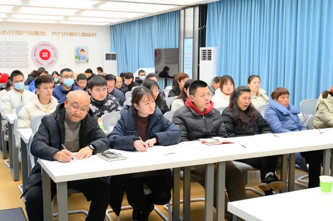 深入社區(qū)，傾聽民聲 成都市人大代表龔曉鷗開展“幸福美好生活十大工程”宣講 第2張