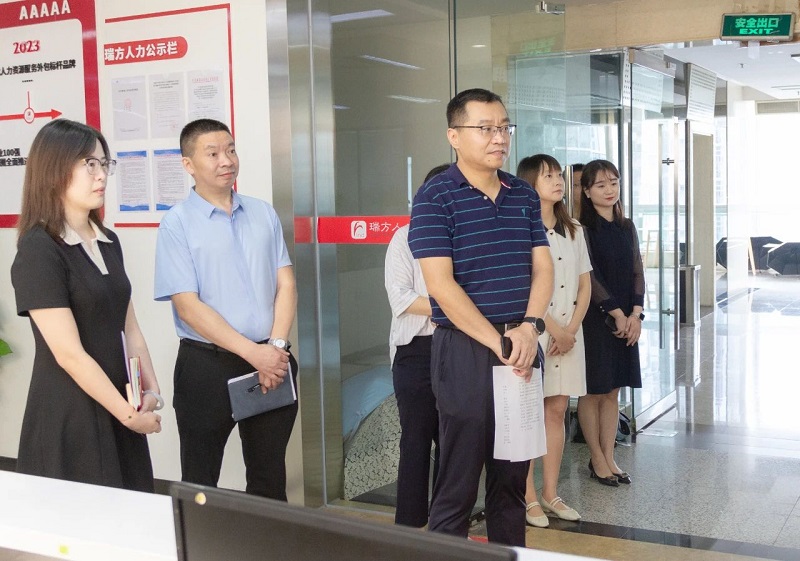 成都市人社局黨組成員、副局長(zhǎng)亓國榮一行蒞臨瑞方人力考察調(diào)研 第1張