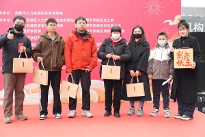 “百米小巷”人潮涌動(dòng)！瑞方人力助力2025年武侯區(qū)春風(fēng)行動(dòng)專場招聘會“開門紅” 第12張