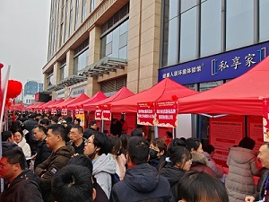 “百米小巷”人潮涌動(dòng)！瑞方人力助力2025年武侯區(qū)春風(fēng)行動(dòng)專場招聘會“開門紅” 第3張
